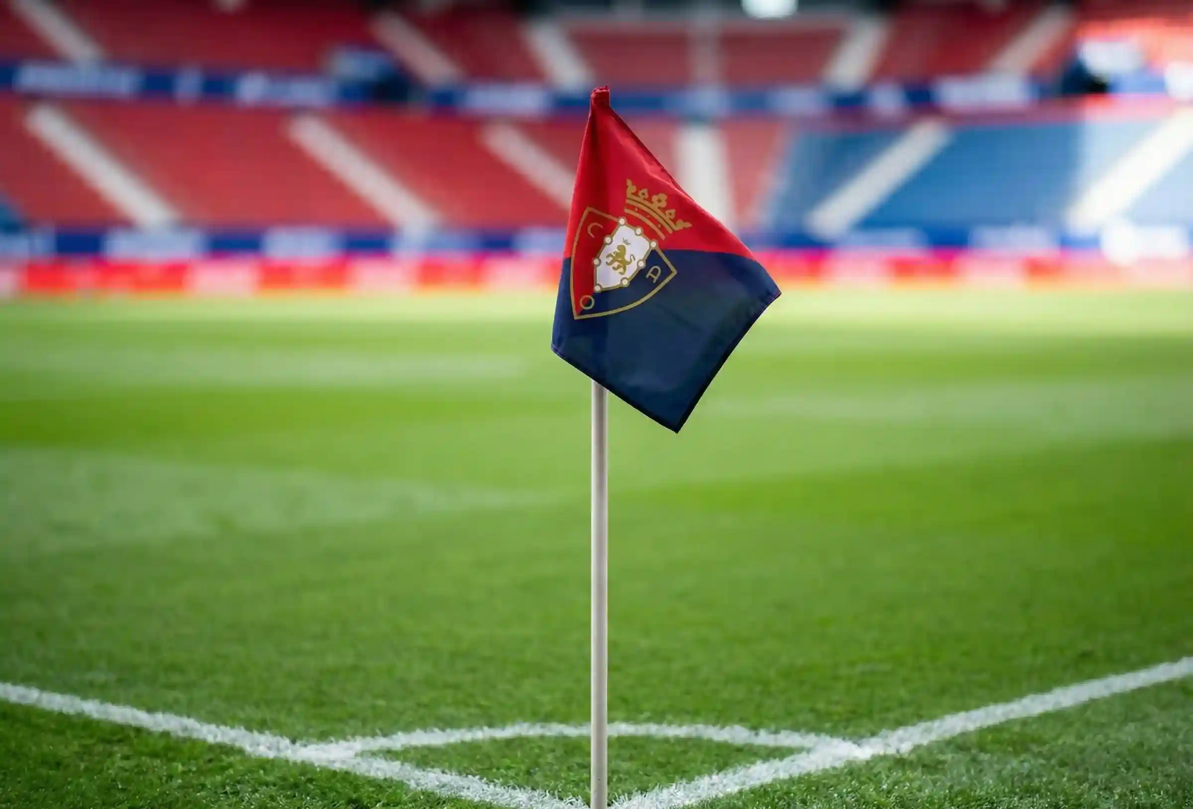 Bander&iacute;n de c&oacute;rner en un estadio de f&uacute;tbol profesional