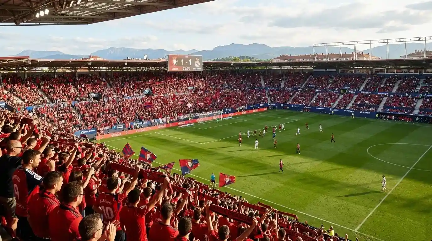 Estadio El Sadar de Osasuna durante un partido de fútbol con ambiente intenso