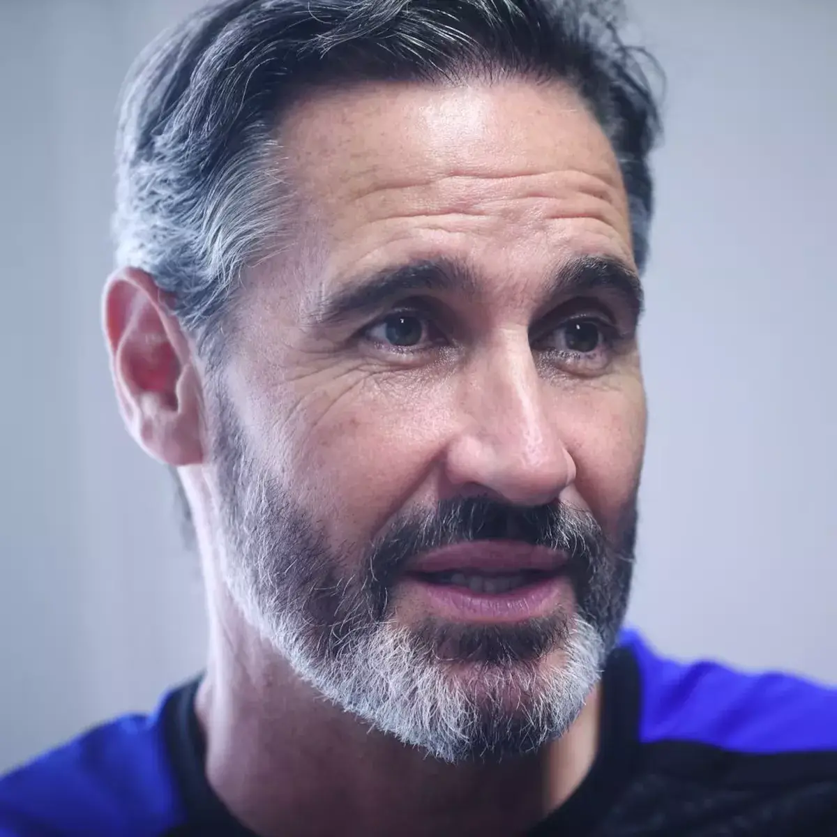 Vicente Moreno dirigiendo desde el banquillo